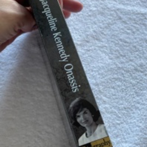 A&E Biography (VHS): Jacqueline Kennedy Onassis - Picture 4 of 4